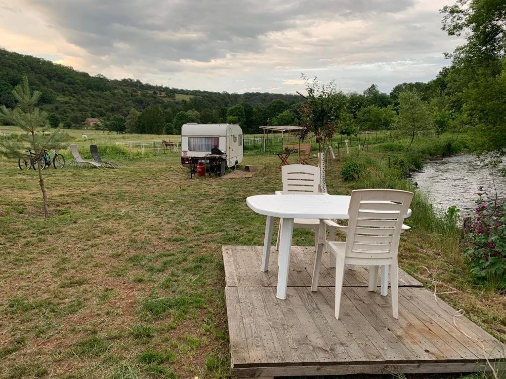 Ubytovani V Karavanu Bzany ภายนอก รูปภาพ
